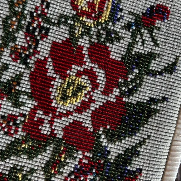 Eaton’s Vintage Woven Sewing Basket with Floral Embroidery and Satin Interior - Picture 13 of 16